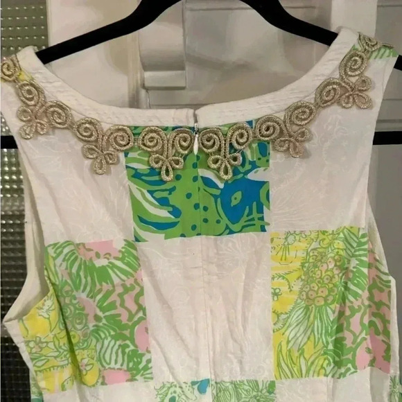 Lilly Pulitzer sleeveless dress with embroidered V-Neck Line. Size 6 - Picture 8 of 10